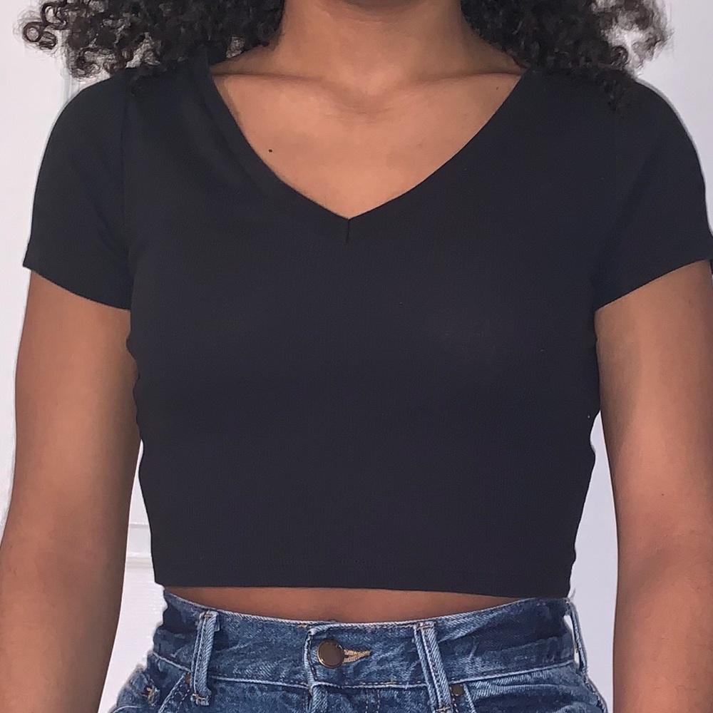 Black v-neck crop top